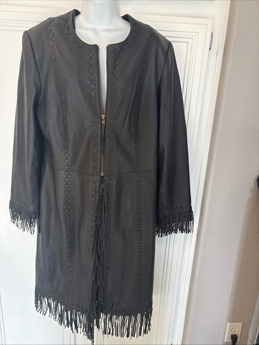 EUC Double D Ranch Coat Black  Leather Collarless Zip Lined Fringe Trim Size M